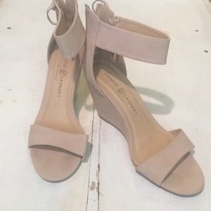 Off white wedge/heel 👠 shoe